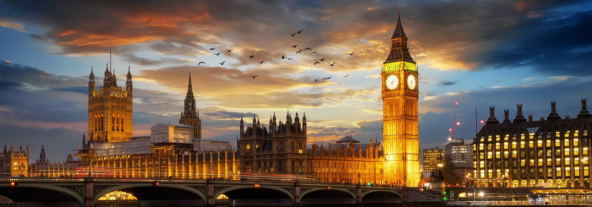 Viajes al extranjero JOIN US Language Centre Fotografía del Big Ben y el Palacio de Westminster en Londres al atardecer.